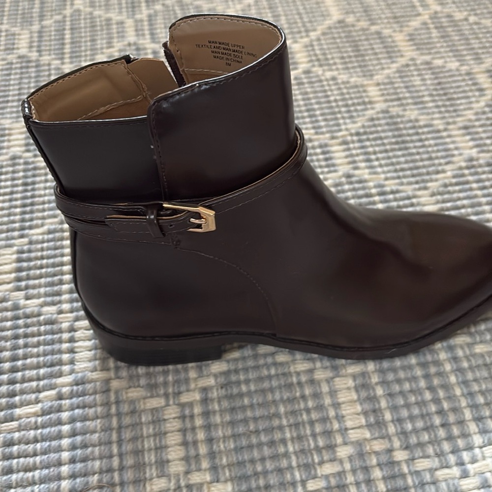 Nice Ann Taylor leather ankle boots with buckle and zipper